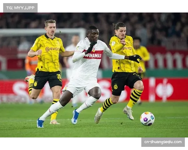 斯图加特客场击败奥格斯堡，成功上岸